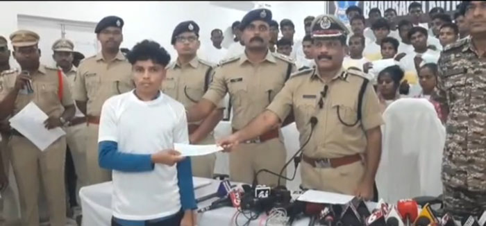 छत्तीसगढ़ के 86 नक्सलियों तेलंगाना में किया आत्मसमर्पण छत्तीसगढ़ के 86 नक्सलियों तेलंगाना में किया आत्मसमर्पण