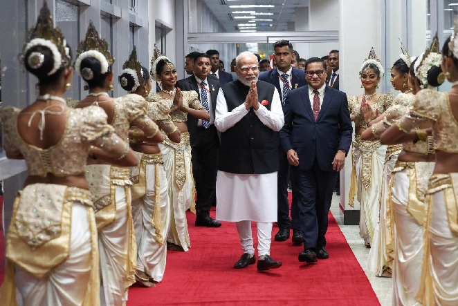 पीएमओ इंडिया के एक्स अकाउंट में प्रधानमंत्री नरेन्द्र मोदी के श्रीलंका पहुंचने का फोटो जारी किया गया है। पीएमओ इंडिया के एक्स अकाउंट में प्रधानमंत्री नरेन्द्र मोदी के श्रीलंका पहुंचने का फोटो जारी किया गया है।