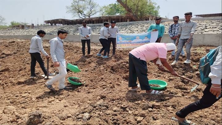 नरसिंहपुरः युवाओं और संस्थानों ने मिलकर किया नरहरियानंद सरोवर सांईखेड़ा तालाब का गहरीकरण नरसिंहपुरः युवाओं और संस्थानों ने मिलकर किया नरहरियानंद सरोवर सांईखेड़ा तालाब का गहरीकरण