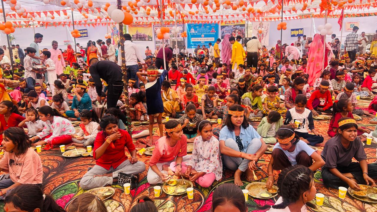 दशम् कन्या पूजन एवं वैदिक यज्ञ महोत्सव में 615 कन्याओं का किया पूजन दशम् कन्या पूजन एवं वैदिक यज्ञ महोत्सव में 615 कन्याओं का किया पूजन