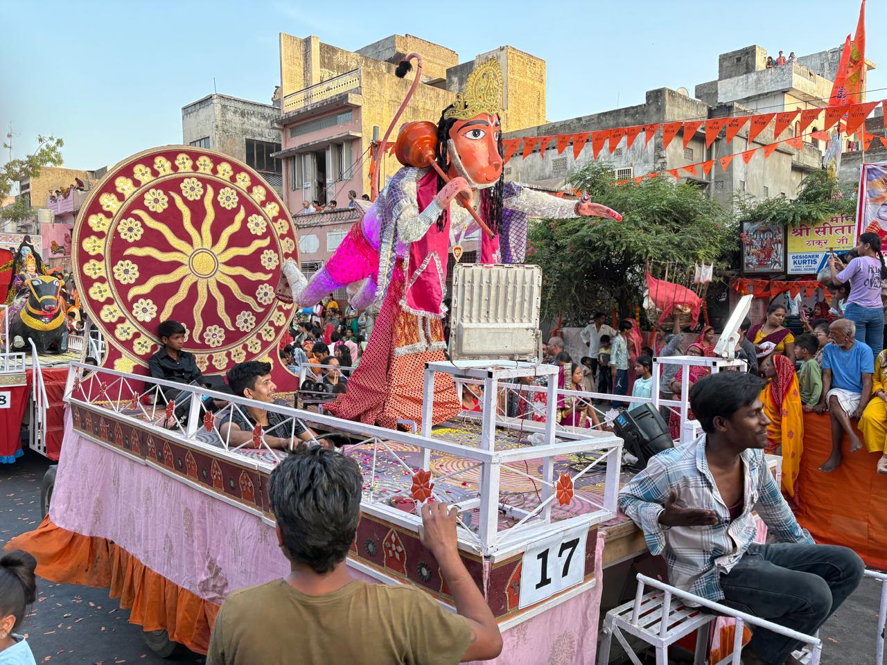 भगवान राम लक्ष्मण,सीता,हनुमान के साथ निकले नगर भ्रमण पर भगवान राम लक्ष्मण,सीता,हनुमान के साथ निकले नगर भ्रमण पर