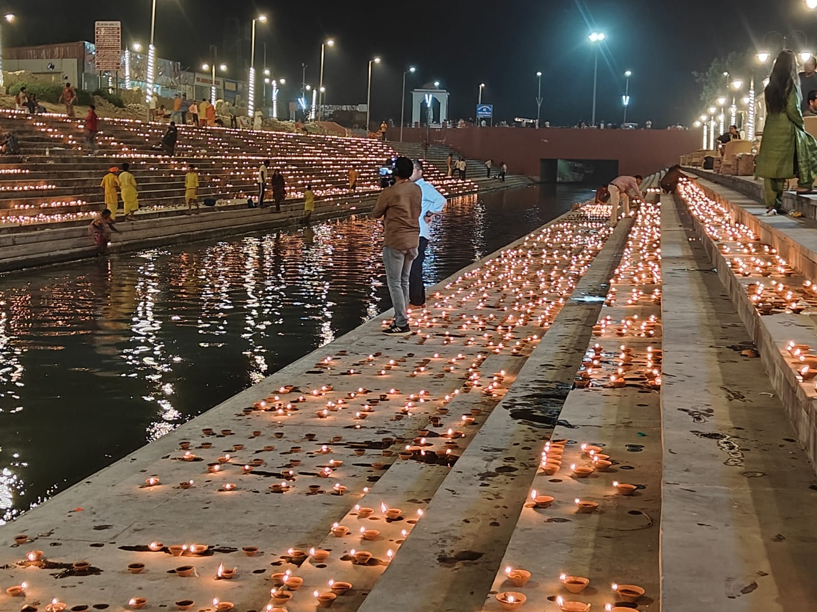 राम जन्मोत्सव : अयोध्या में दिखा सुरक्षा और उत्सव का अनूठा संगम राम जन्मोत्सव : अयोध्या में दिखा सुरक्षा और उत्सव का अनूठा संगम