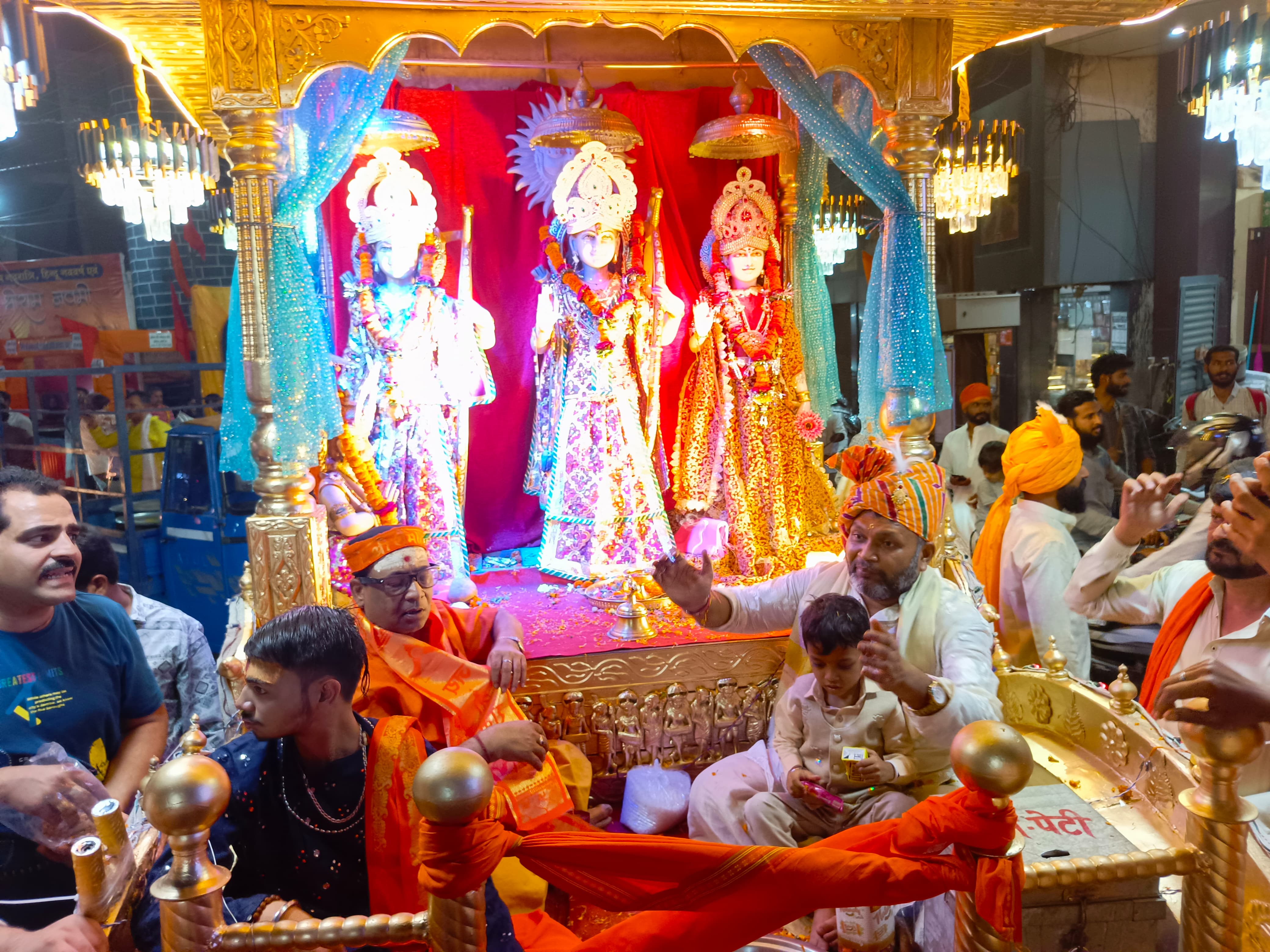 रथयात्रा में भगवान श्रीराम, लक्ष्मण व माता सीता की मूर्ति। रथयात्रा में भगवान श्रीराम, लक्ष्मण व माता सीता की मूर्ति।