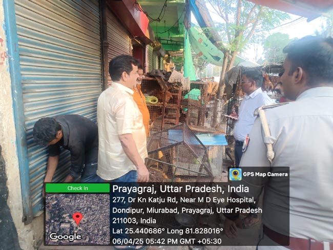 बंद कराते हुए बंद कराते हुए