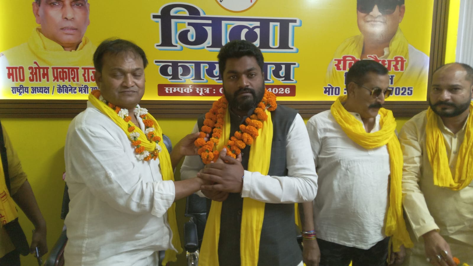 मुरादाबाद में पार्टी कार्यालय पर सुहेलदेव भारतीय समाज पार्टी के राष्ट्रीय प्रमुख महासचिव स्वागत करते जिला अध्यक्ष रवि चौधरी। मुरादाबाद में पार्टी कार्यालय पर सुहेलदेव भारतीय समाज पार्टी के राष्ट्रीय प्रमुख महासचिव स्वागत करते जिला अध्यक्ष रवि चौधरी।