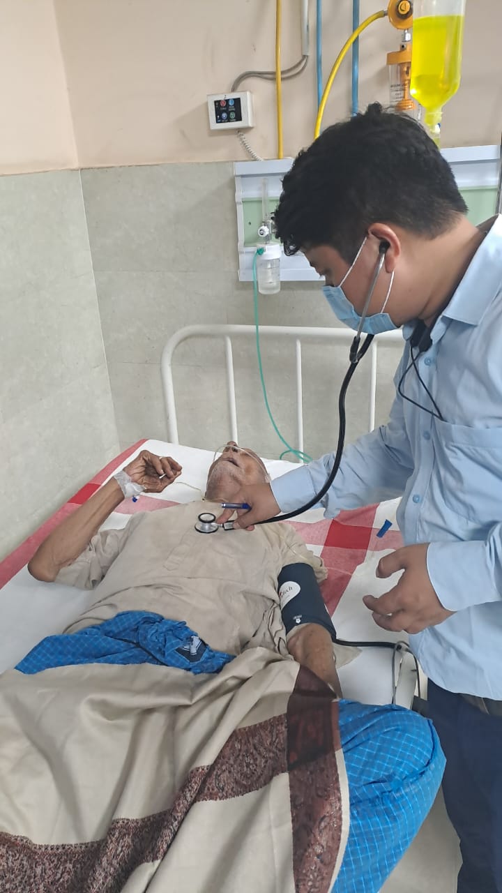 अररिया फोटो:अस्पताल में भर्ती स्वतंत्रता सेनानी भृगुनाथ शर्मा अररिया फोटो:अस्पताल में भर्ती स्वतंत्रता सेनानी भृगुनाथ शर्मा