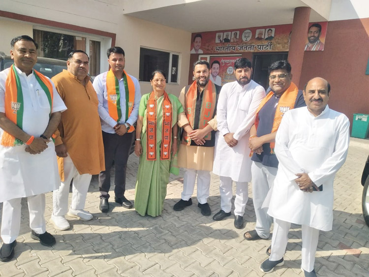 सोनीपत: सेक्टर-सात स्थित भारतीय जनता पार्टी के जिला कार्यालय पर स्थापना दिवस के अवसर पर सोनीपत: सेक्टर-सात स्थित भारतीय जनता पार्टी के जिला कार्यालय पर स्थापना दिवस के अवसर पर