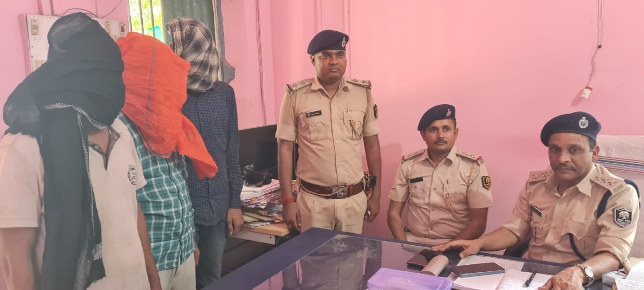 अररिया फोटो:फारबिसगंज एसडीपीओ नरपतगंज थाना में पीसी करते अररिया फोटो:फारबिसगंज एसडीपीओ नरपतगंज थाना में पीसी करते