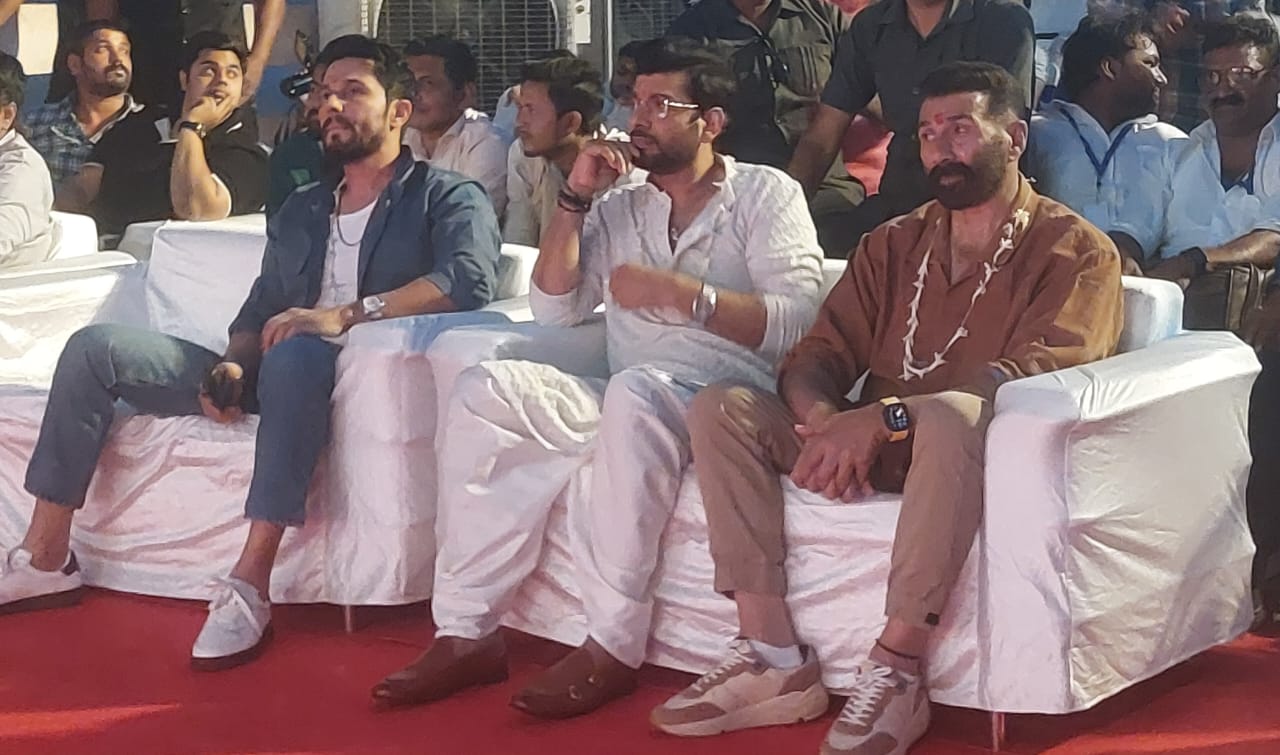 नमोघाट पर अभिनेता सनी देओल, रणदीप हुड्डा नमोघाट पर अभिनेता सनी देओल, रणदीप हुड्डा
