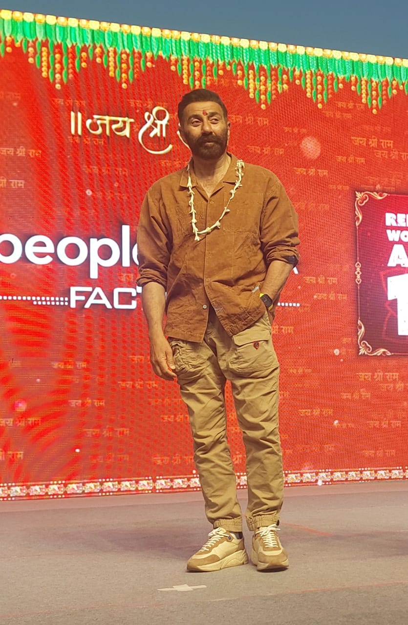 नमोघाट पर अभिनेता सनी देओल, रणदीप हुड्डा नमोघाट पर अभिनेता सनी देओल, रणदीप हुड्डा