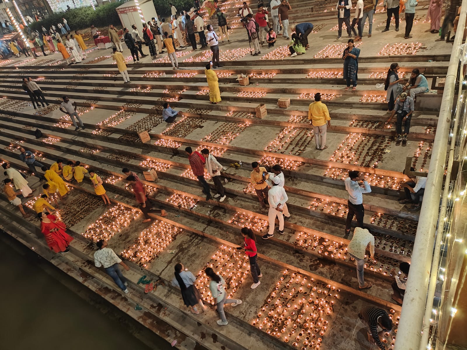 राम जन्मोत्सव : अयोध्या में दिखा सुरक्षा और उत्सव का अनूठा संगम राम जन्मोत्सव : अयोध्या में दिखा सुरक्षा और उत्सव का अनूठा संगम