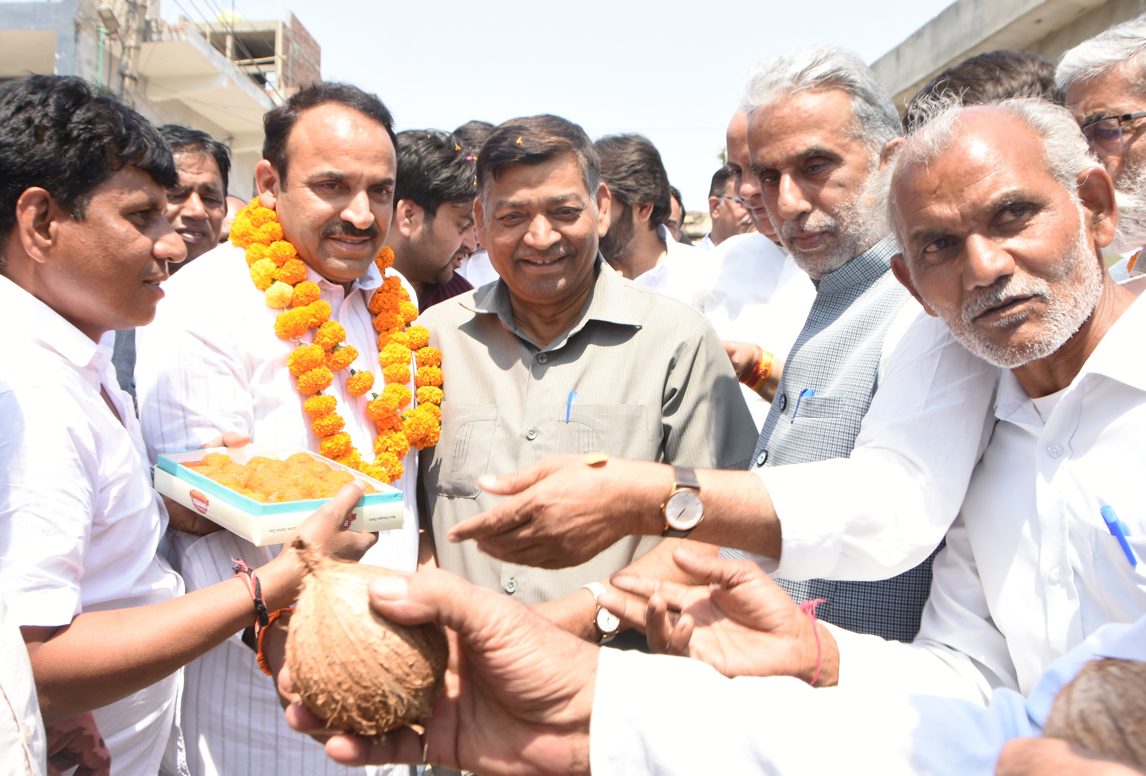 केंद्रीय राज्यमंत्री कृष्णपाल गुर्जर विकास कार्याे का उद्घाटन करते हुए केंद्रीय राज्यमंत्री कृष्णपाल गुर्जर विकास कार्याे का उद्घाटन करते हुए