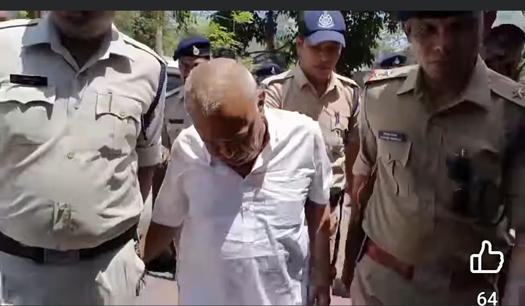 जबलपुर : श्री राम पर अभद्र टिप्पणी का आरोपी केरल से भारी सुरक्षा में लाया गया जबलपुर : श्री राम पर अभद्र टिप्पणी का आरोपी केरल से भारी सुरक्षा में लाया गया
