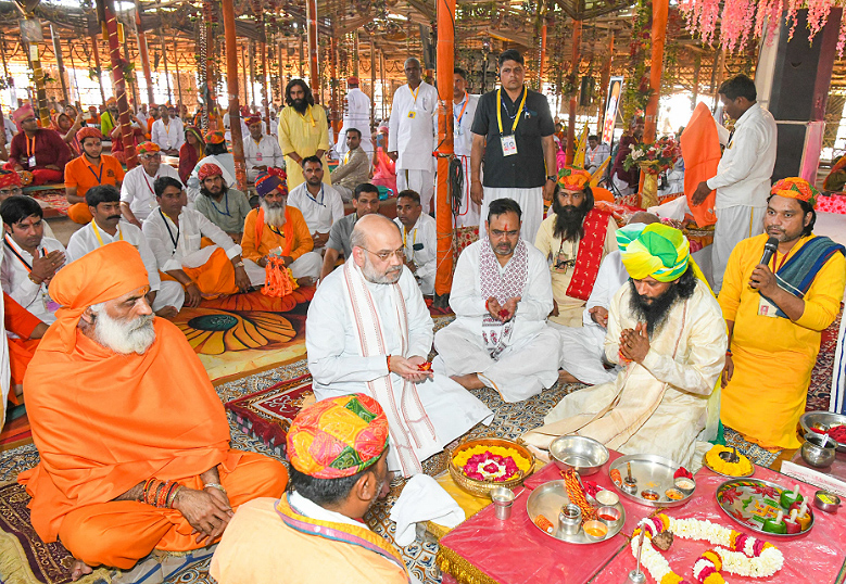 बाबा बालनाथ की समाधि स्थल के दर्शन किए केंद्रीय गृह मंत्री अमित शाह और मुख्यमंत्री भजनलाल शर्मा ने बाबा बालनाथ की समाधि स्थल के दर्शन किए केंद्रीय गृह मंत्री अमित शाह और मुख्यमंत्री भजनलाल शर्मा ने