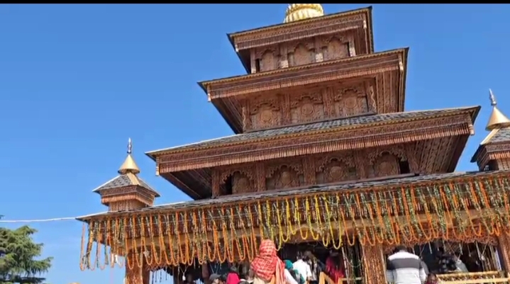 माँ भंगायणी मंदिर में पहुंच सैकड़ो श्रद्धालु माँ भंगायणी मंदिर में पहुंच सैकड़ो श्रद्धालु