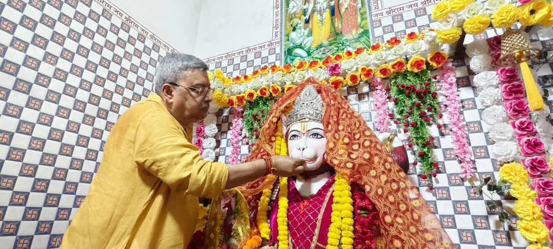 हनुमान जी की पूजा करते कल्याण हनुमान जी की पूजा करते कल्याण