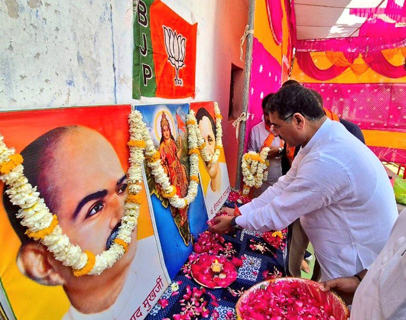 भारतीय जनता पार्टी के प्रदेश संगठन महामंत्री हितानंद ने पार्टी की स्थापना दिवस पर रविवार को अशोक नगर जिला कार्यालय में पार्टी का ध्वज फहराकर कार्यकर्ताओं को संबोधित किया भारतीय जनता पार्टी के प्रदेश संगठन महामंत्री हितानंद ने पार्टी की स्थापना दिवस पर रविवार को अशोक नगर जिला कार्यालय में पार्टी का ध्वज फहराकर कार्यकर्ताओं को संबोधित किया