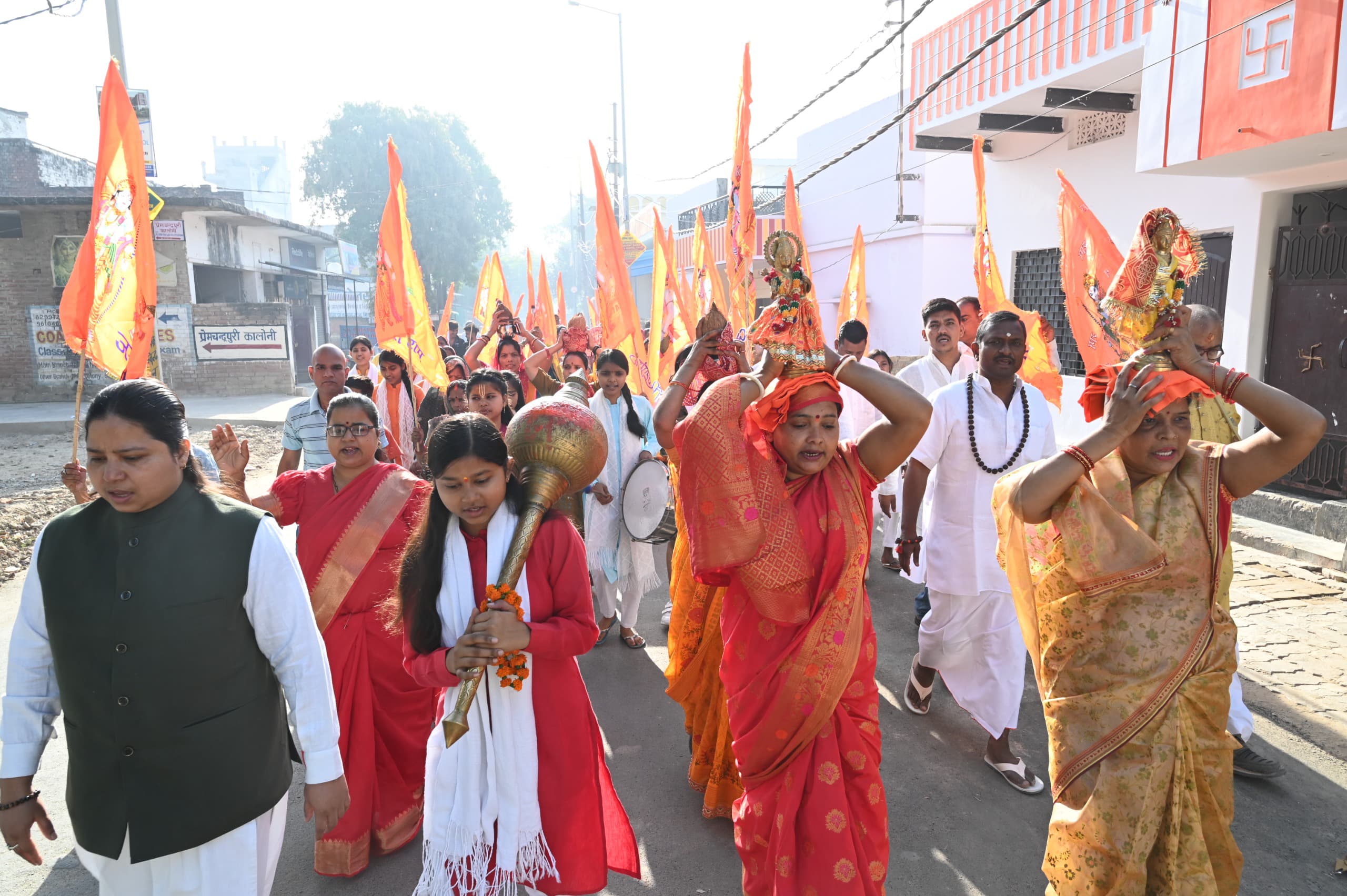 श्रीराम संस्कृति कलश यात्रा में शामिल दलित महिलाएं श्रीराम संस्कृति कलश यात्रा में शामिल दलित महिलाएं