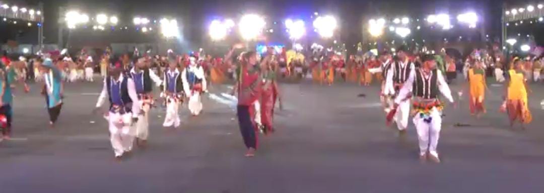 मुख्यमंत्री भूपेंद्र पटेल ने रविवार को पोरबंदर जिले के माधवपुर में रामनवमी पर्व की संध्या पर भव्य माधवपुर मेले का शुभारंभ किया। मुख्यमंत्री भूपेंद्र पटेल ने रविवार को पोरबंदर जिले के माधवपुर में रामनवमी पर्व की संध्या पर भव्य माधवपुर मेले का शुभारंभ किया।