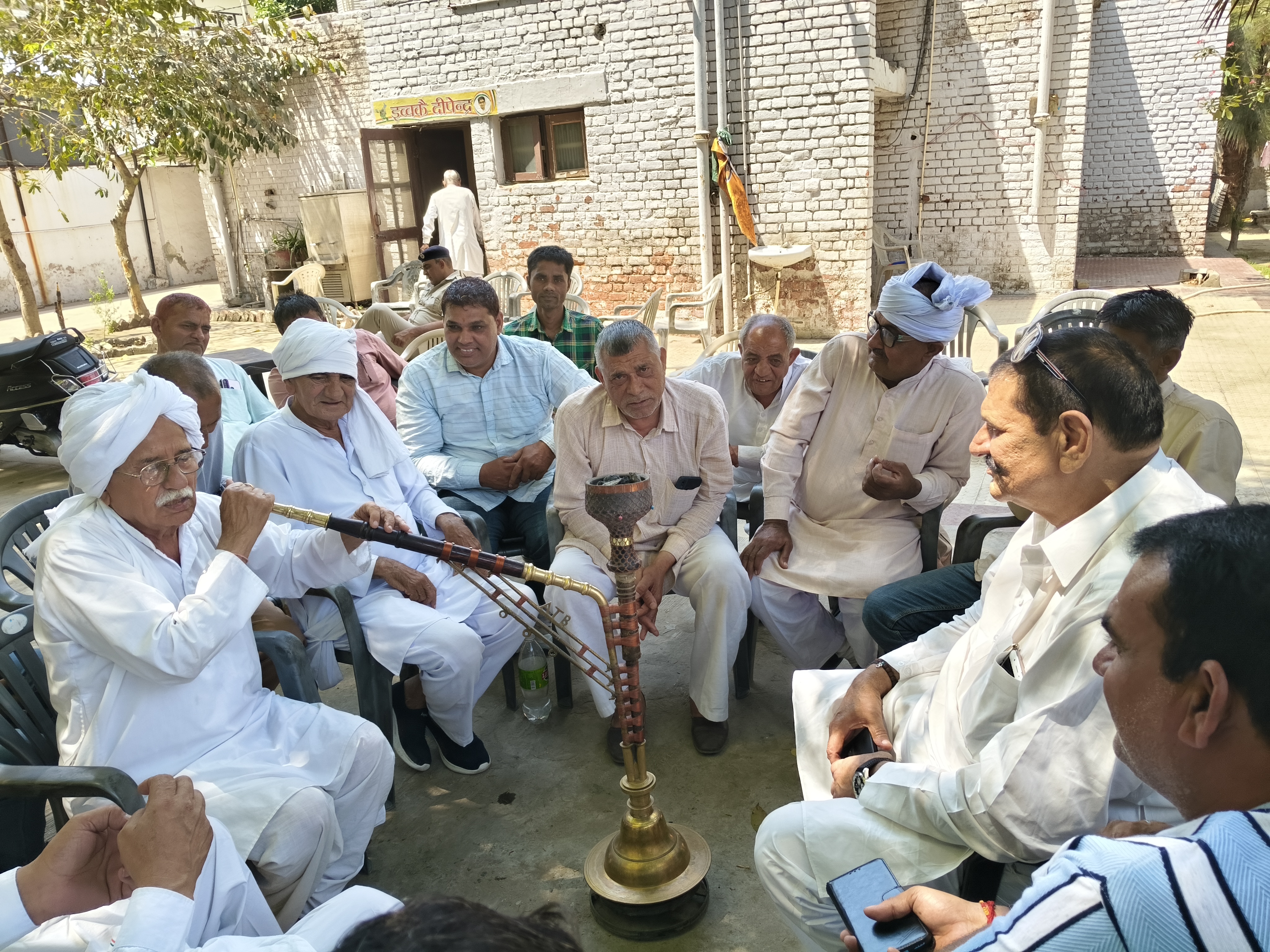 सरकार द्वारा बिजली के दाम में की गई बढ़ोतरी की निंदा करते हुए पूर्व विधायक राजेंद्र सिंह जून। सरकार द्वारा बिजली के दाम में की गई बढ़ोतरी की निंदा करते हुए पूर्व विधायक राजेंद्र सिंह जून।