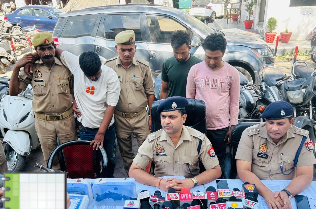 पुलिस की गिरफ़्त में वाहन चोर पुलिस की गिरफ़्त में वाहन चोर