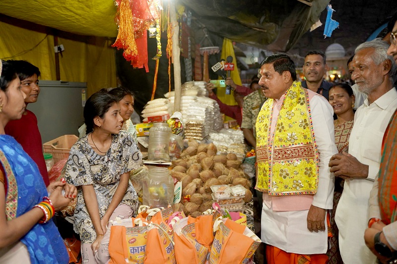 मुख्यमंत्री से मिलकर छात्रा मनोरमा गुप्ता हुई अभिभूत मुख्यमंत्री से मिलकर छात्रा मनोरमा गुप्ता हुई अभिभूत
