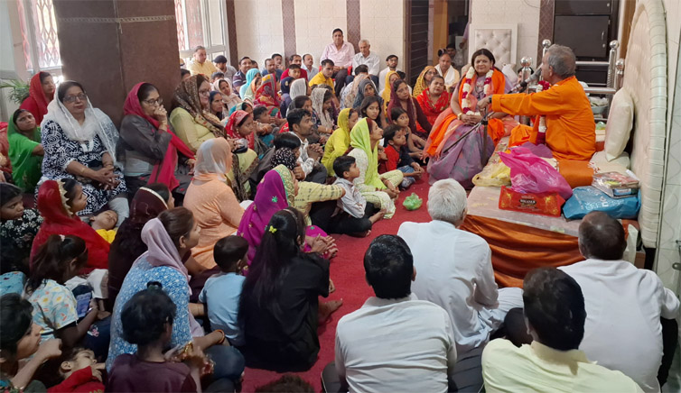 गुरूजी धाम बहालगढ़ में आयोजित कार्यकम में पूर्व मंत्री कविता जैन गुरूजी धाम बहालगढ़ में आयोजित कार्यकम में पूर्व मंत्री कविता जैन