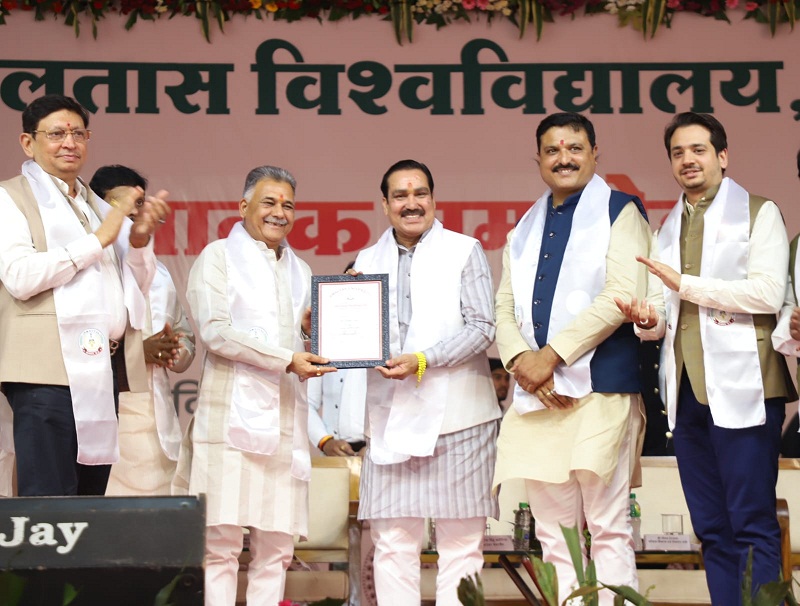मप्रः अमलतास विश्वविद्यालय ने मंत्री गौतम टेटवाल को डी लिट की मानद उपाधि से किया सम्मानित मप्रः अमलतास विश्वविद्यालय ने मंत्री गौतम टेटवाल को डी लिट की मानद उपाधि से किया सम्मानित