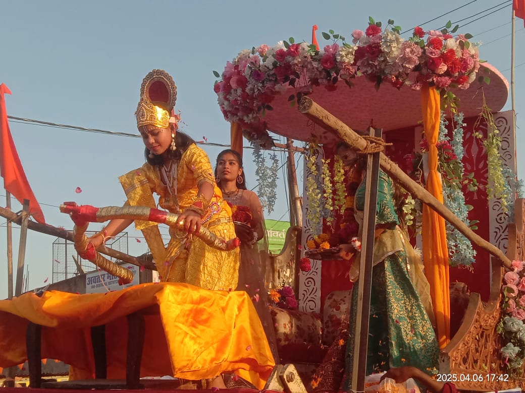 हमीरपुर में रामनवमी पर निकली भव्य शोभा यात्रा हमीरपुर में रामनवमी पर निकली भव्य शोभा यात्रा