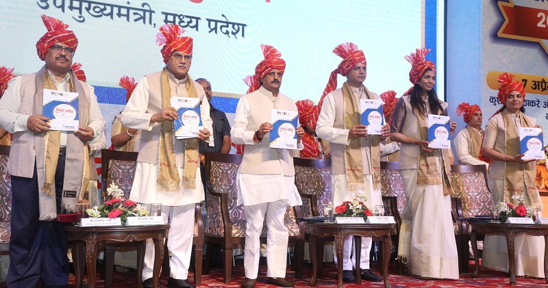 रवींद्रनाथ टैगोर विश्वविद्यालय भोपाल के तृतीय दीक्षांत समारोह में शामिल हुए शुक्ल रवींद्रनाथ टैगोर विश्वविद्यालय भोपाल के तृतीय दीक्षांत समारोह में शामिल हुए शुक्ल