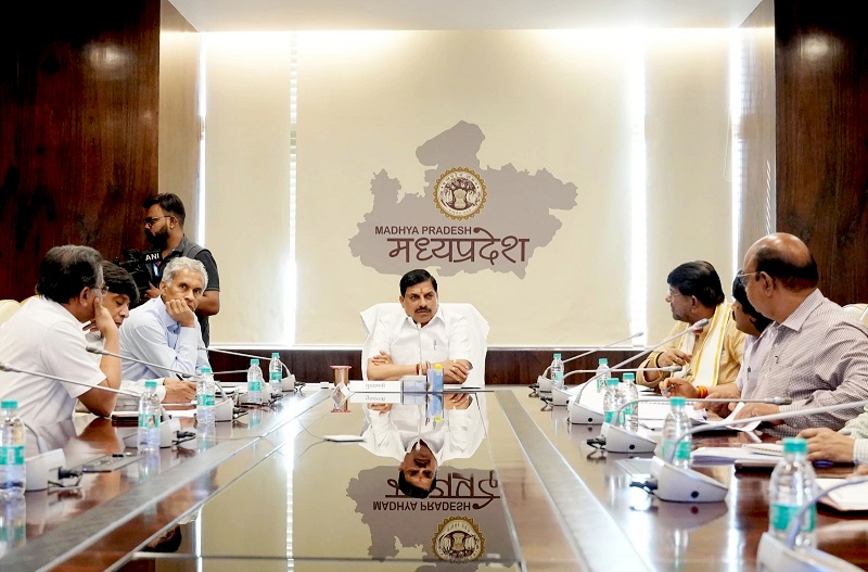 मंत्रालय में संपन्न बैठक मंत्रालय में संपन्न बैठक