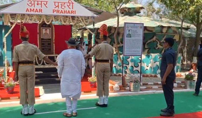केंद्रीय गृह मंत्री अमित शाह ने भारत-पाकिस्तान सीमा पर बीएसएफ की एक अग्रिम चौकी का किया दौरा केंद्रीय गृह मंत्री अमित शाह ने भारत-पाकिस्तान सीमा पर बीएसएफ की एक अग्रिम चौकी का किया दौरा