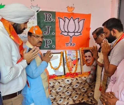 करोड़ों कार्यकर्ताओं के अथक परिश्रम व बलिदान ही भाजपा की पहचान करोड़ों कार्यकर्ताओं के अथक परिश्रम व बलिदान ही भाजपा की पहचान