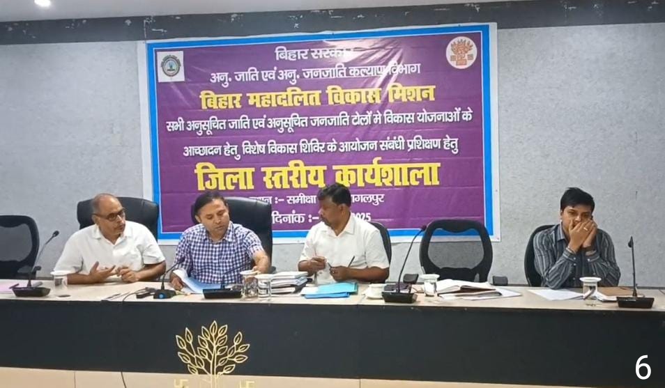 कार्यक्रम में शामिल जिलाधिकारी कार्यक्रम में शामिल जिलाधिकारी
