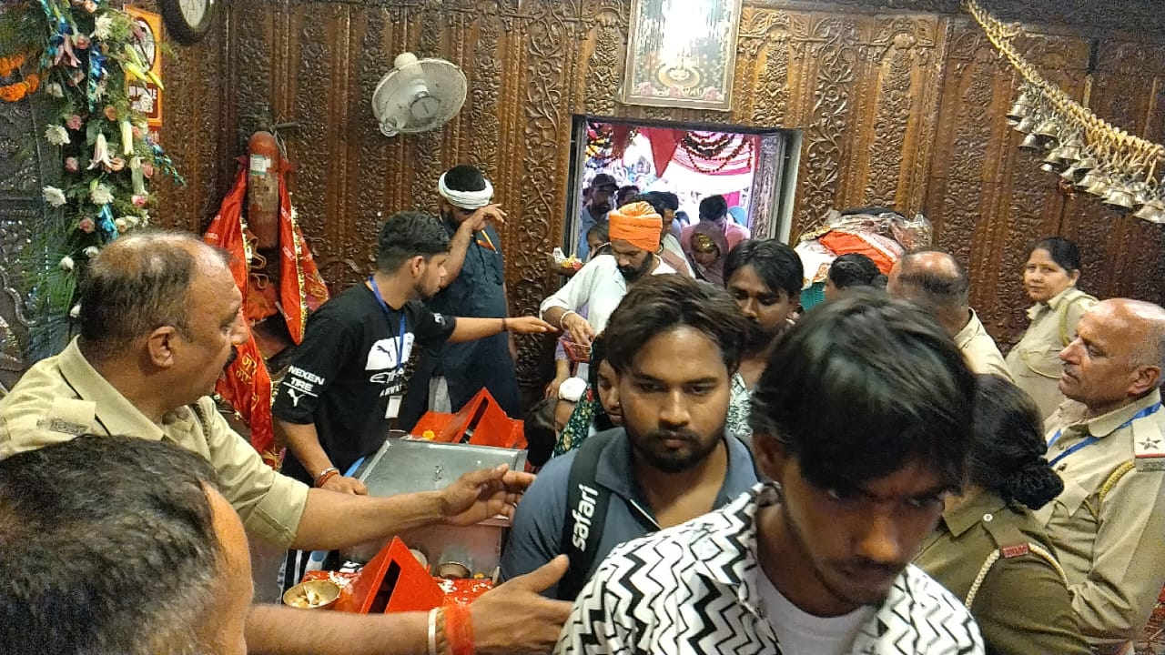 माता बाला सुंदरी त्रिलोकपुर मंदिर में आज पहुंचे 45 हजार श्रद्धालु माता बाला सुंदरी त्रिलोकपुर मंदिर में आज पहुंचे 45 हजार श्रद्धालु