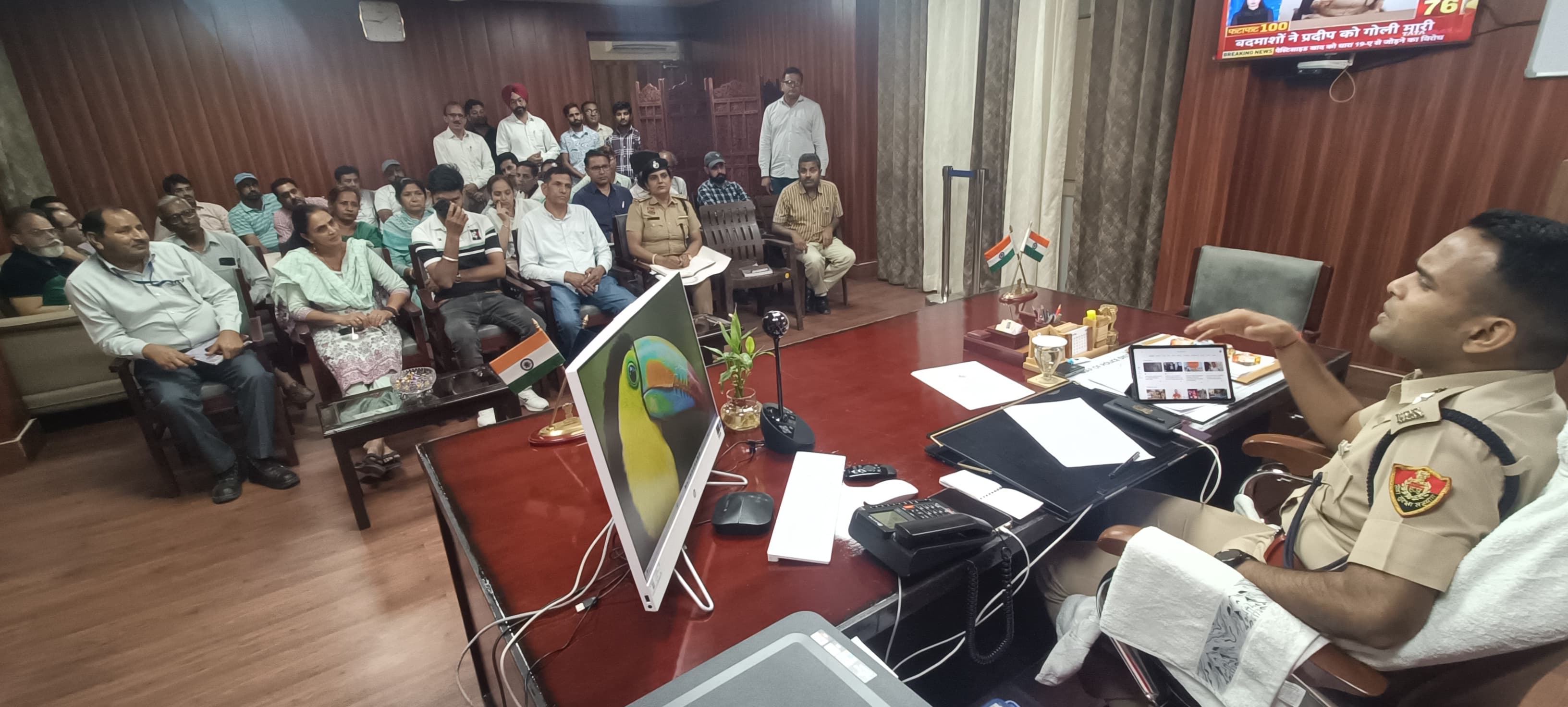 स्कूल संचालकों की बैठक लेते एसपी सिद्धांत जैन। स्कूल संचालकों की बैठक लेते एसपी सिद्धांत जैन।