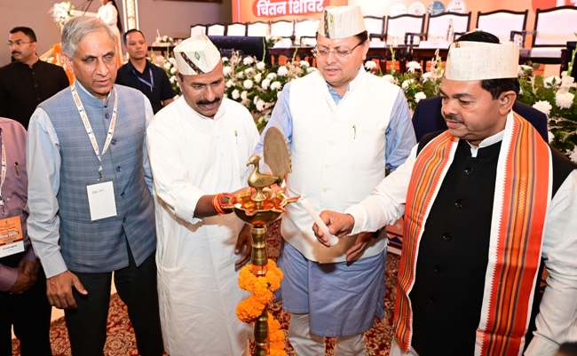 शिविर का दीप जलाकर शुभारंभ करते केंद्रीय मंत्री वीरेेद्र कुमार, मुख्यमंत्री धामी व अन्य। शिविर का दीप जलाकर शुभारंभ करते केंद्रीय मंत्री वीरेेद्र कुमार, मुख्यमंत्री धामी व अन्य।