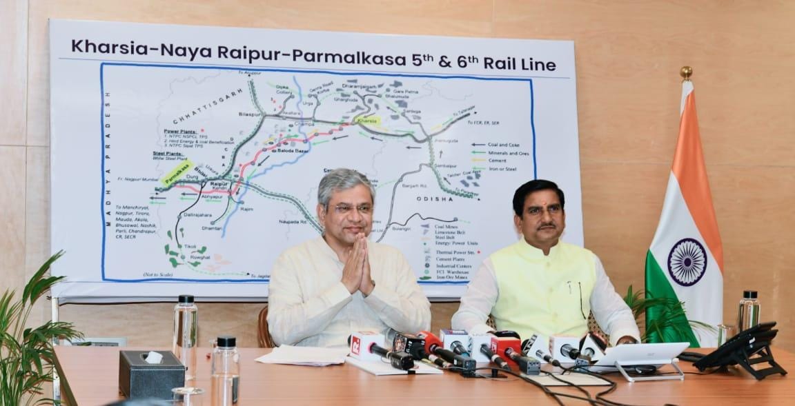 रेलमंत्री अश्विनी वैष्णव की रेल भवन में आयोजित प्रेस कॉन्फ्रेंस रेलमंत्री अश्विनी वैष्णव की रेल भवन में आयोजित प्रेस कॉन्फ्रेंस