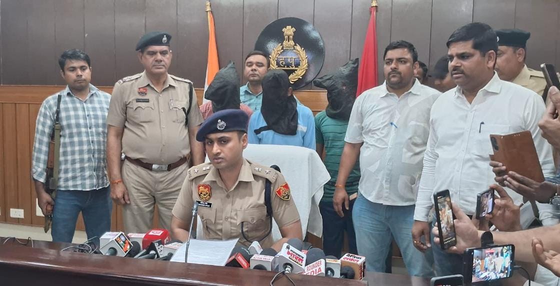चोर गिरोह की जानकारी देते पुलिस अधीक्षक लोकेंद्र सिंह चोर गिरोह की जानकारी देते पुलिस अधीक्षक लोकेंद्र सिंह