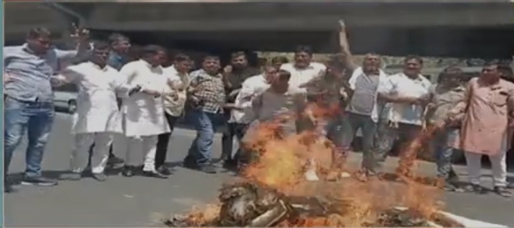 अजमेर जिला कांग्रेस ने जलाया ज्ञानदेव आहूजा का पुतला अजमेर जिला कांग्रेस ने जलाया ज्ञानदेव आहूजा का पुतला