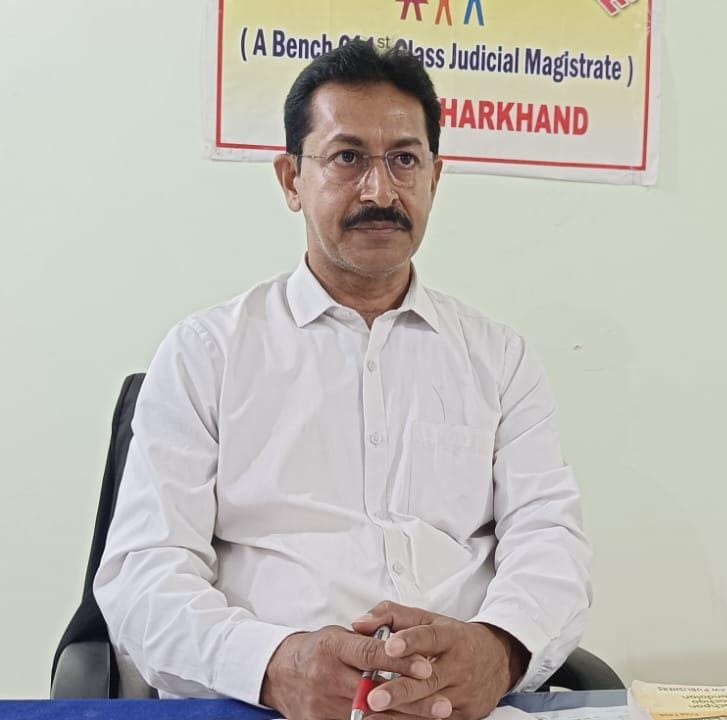 जानकारी देते सदस्य डॉ राजकुमार उपाध्याय जानकारी देते सदस्य डॉ राजकुमार उपाध्याय