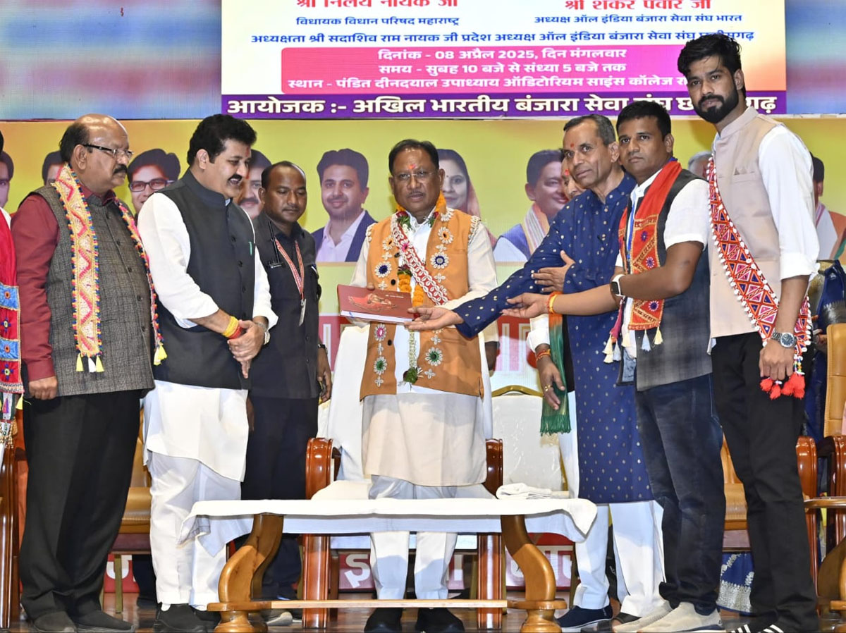 मुख्यमंत्री साय विश्व बंजारा दिवस पर विशाल बंजारा महाकुंभ कार्यक्रम में शामिल मुख्यमंत्री साय विश्व बंजारा दिवस पर विशाल बंजारा महाकुंभ कार्यक्रम में शामिल