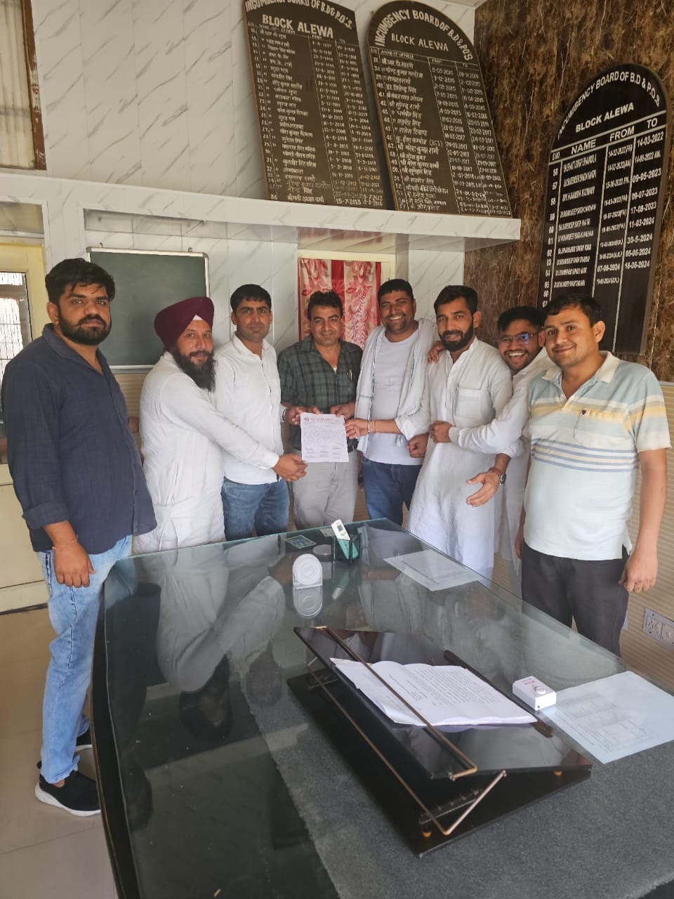 फायर बिगे्रड की मांग को लेकर खंड विकास एवं पंचायत अधिकारी अलेवा के नाम ज्ञापन सौंपते एसोसिएसन अलेवा के पदाधिकारी। फायर बिगे्रड की मांग को लेकर खंड विकास एवं पंचायत अधिकारी अलेवा के नाम ज्ञापन सौंपते एसोसिएसन अलेवा के पदाधिकारी।
