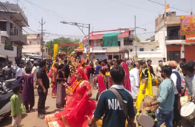 किन्नर समाज का राष्ट्रीय सम्मेलन, निकाली भव्य कलश यात्रा किन्नर समाज का राष्ट्रीय सम्मेलन, निकाली भव्य कलश यात्रा