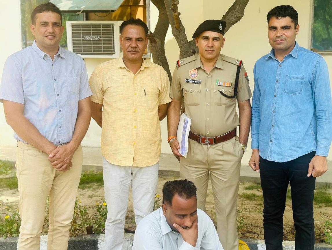 विदेश भेजने के नाम पर ठगी का आरोपी पुलिस की गिरफ्त में। विदेश भेजने के नाम पर ठगी का आरोपी पुलिस की गिरफ्त में।
