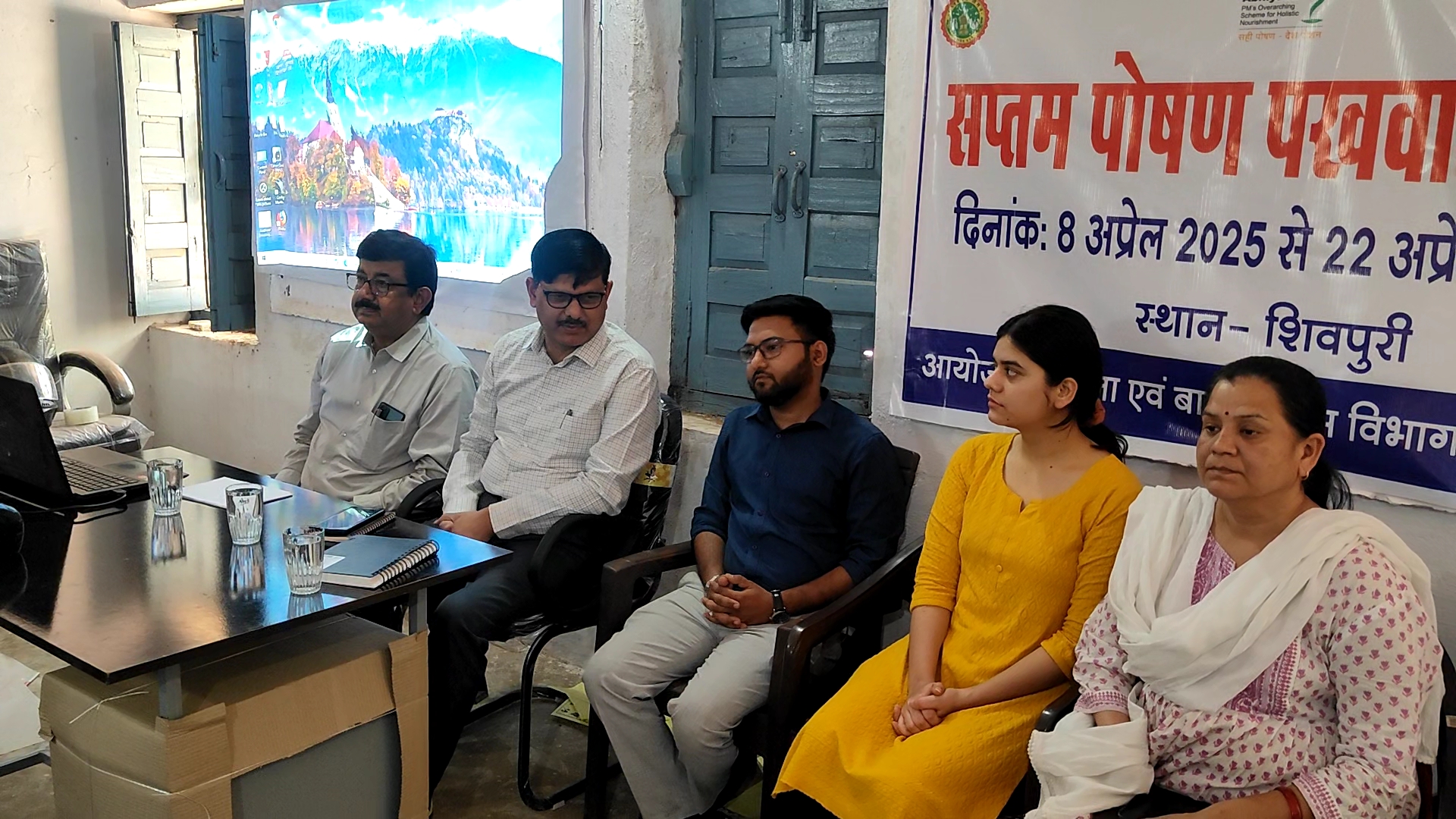 पहले दिन आंगनवाड़ी कार्यकर्ता व सहायिकाओं को दिया गया प्रशिक्षण पहले दिन आंगनवाड़ी कार्यकर्ता व सहायिकाओं को दिया गया प्रशिक्षण