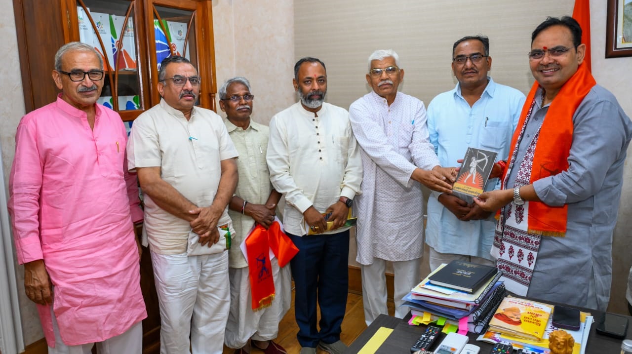 मुख्यमंत्री भजनलाल शमार् से भेंट मुख्यमंत्री भजनलाल शमार् से भेंट