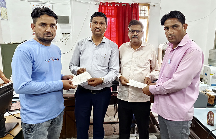 डाक जीवन बीमा पॉलिसी के तहत 17 लाख रुपये से अधिक की बीमा राशि का भुगतान, डाक विभाग ने निभाई सामाजिक सुरक्षा की प्रतिबद्धता डाक जीवन बीमा पॉलिसी के तहत 17 लाख रुपये से अधिक की बीमा राशि का भुगतान, डाक विभाग ने निभाई सामाजिक सुरक्षा की प्रतिबद्धता