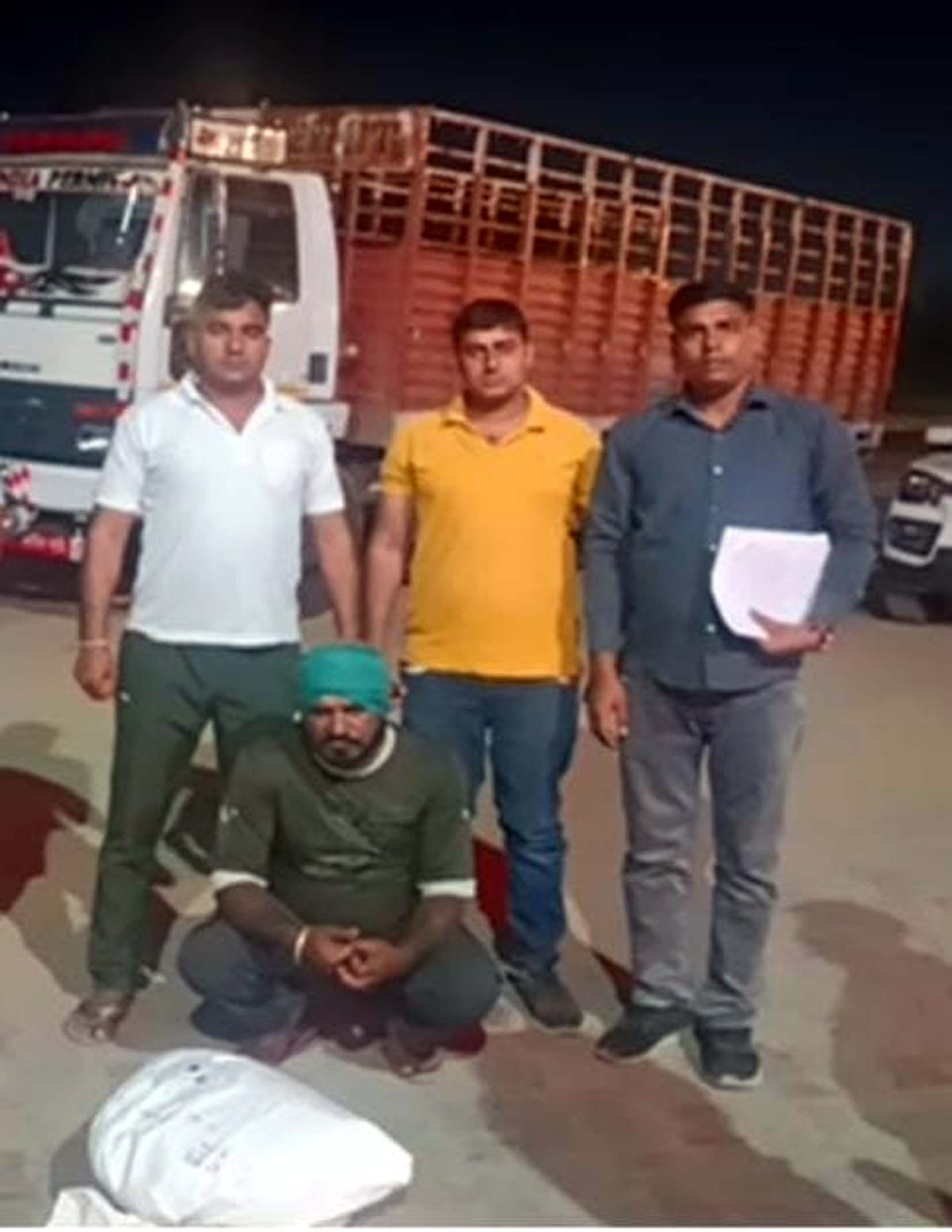 पकड़ा गया ट्रक चालक सतनाम सिंह। पकड़ा गया ट्रक चालक सतनाम सिंह।