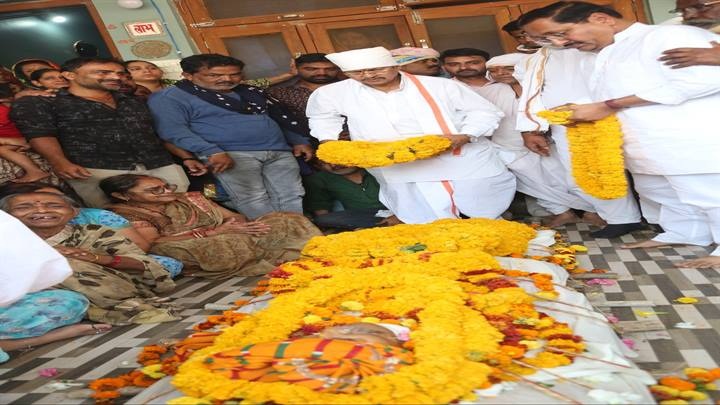 जनप्रतिनिधियों, जिला प्रशासन एवं जिले वासियों ने दी भावभीनी श्रद्धांजलि